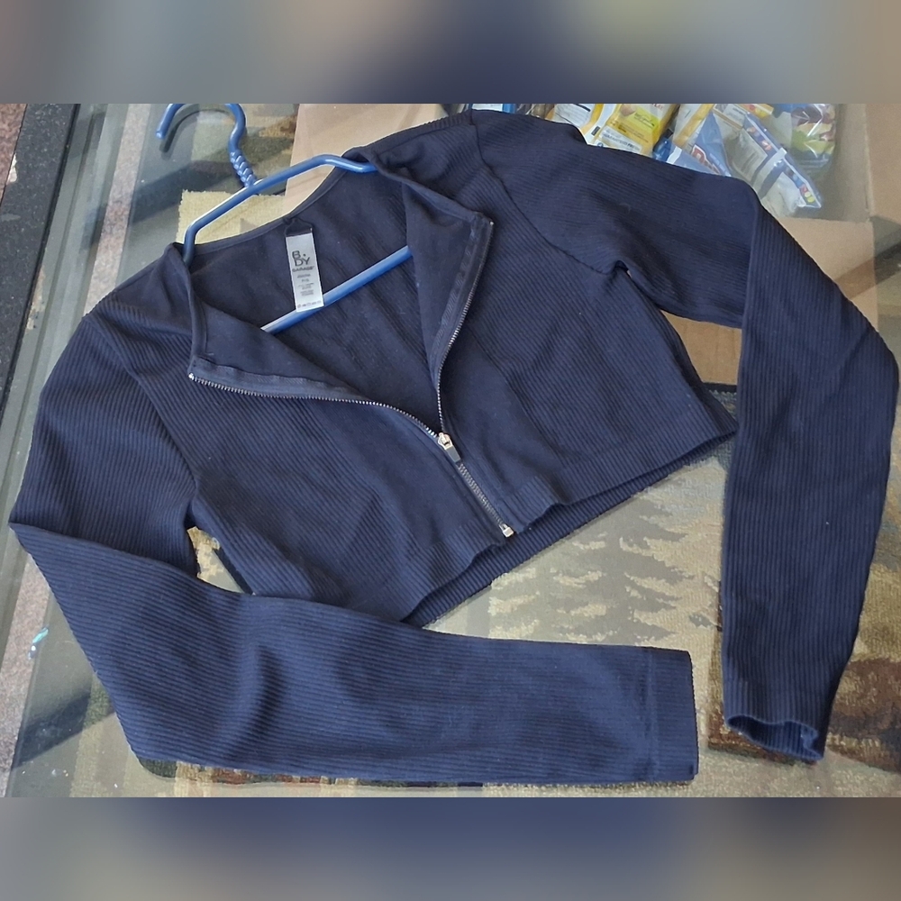 Black Ribbed Cropped Top Long Sleevw Zip